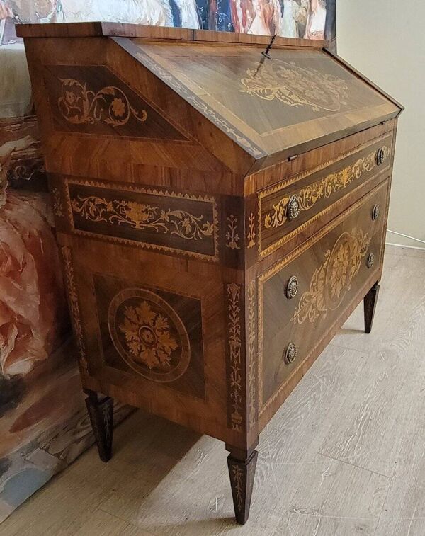 Commode secrétaire scriban style Louis XV à abattant, en bois précieux