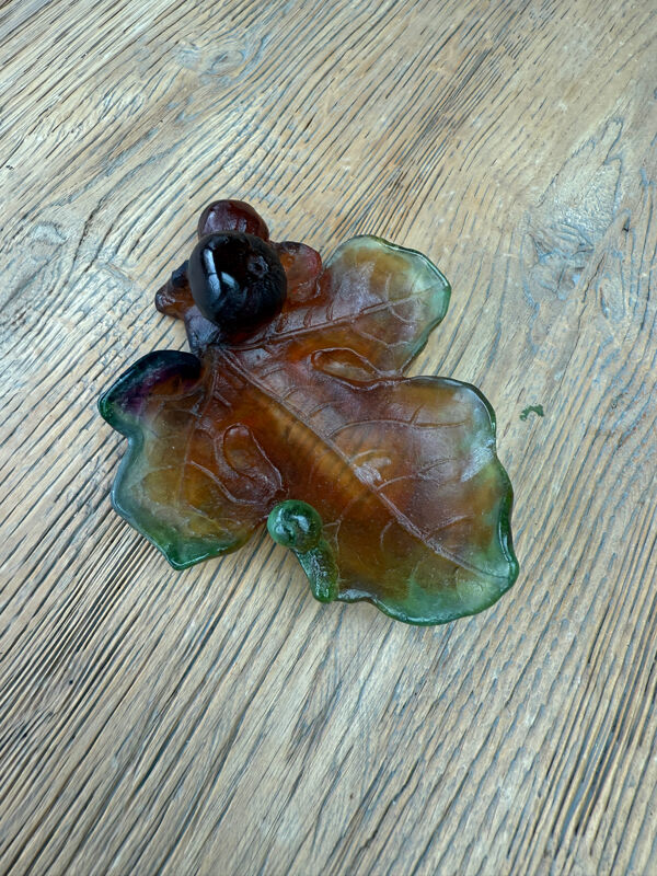 Vide poche Daum en pâte de verre formant une feuille