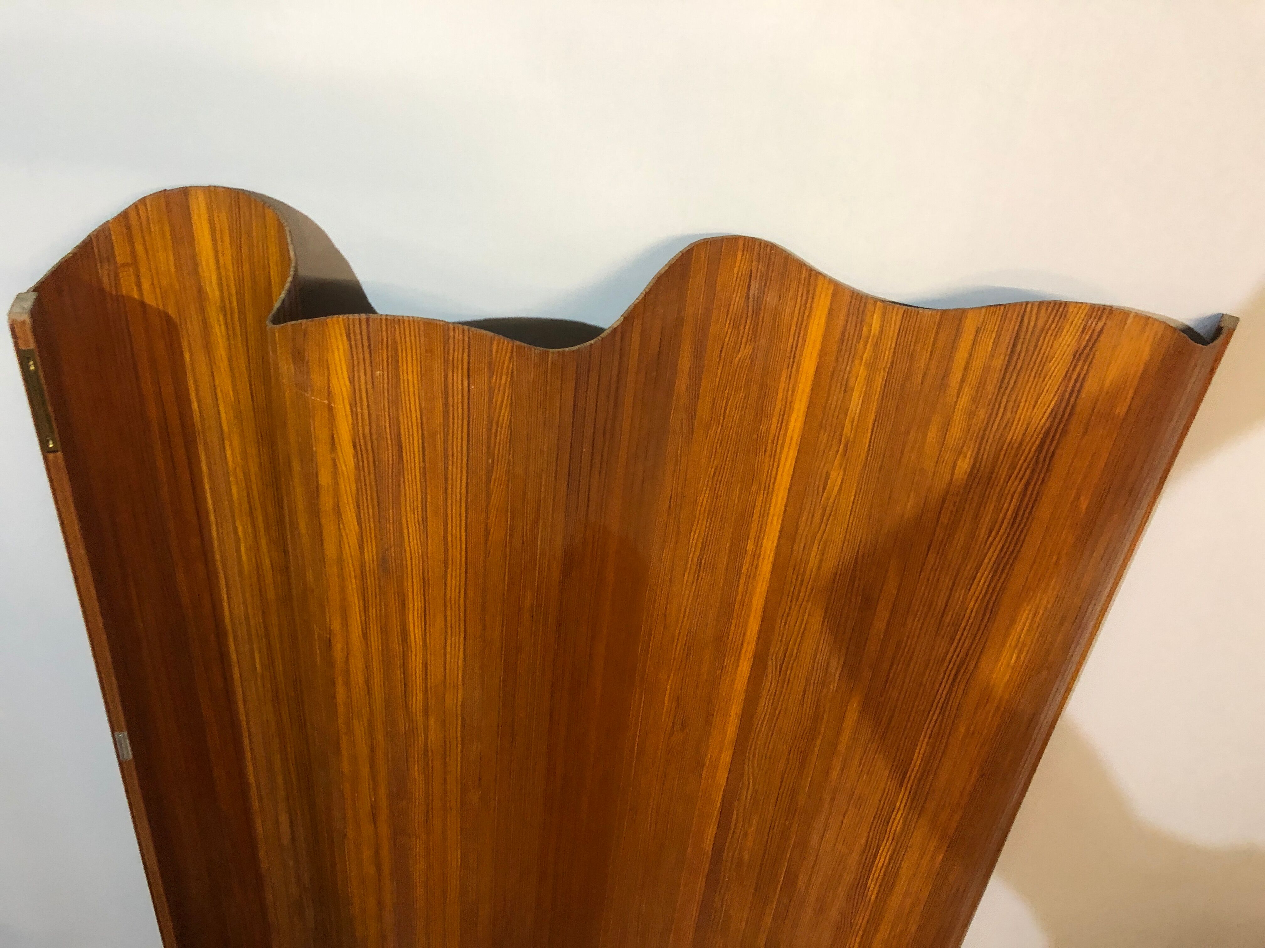 Ancien paravent en bois art deco vague style baumann 1950 en très bon état