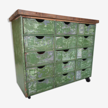 Chest of drawers with 15 spacious drawers
