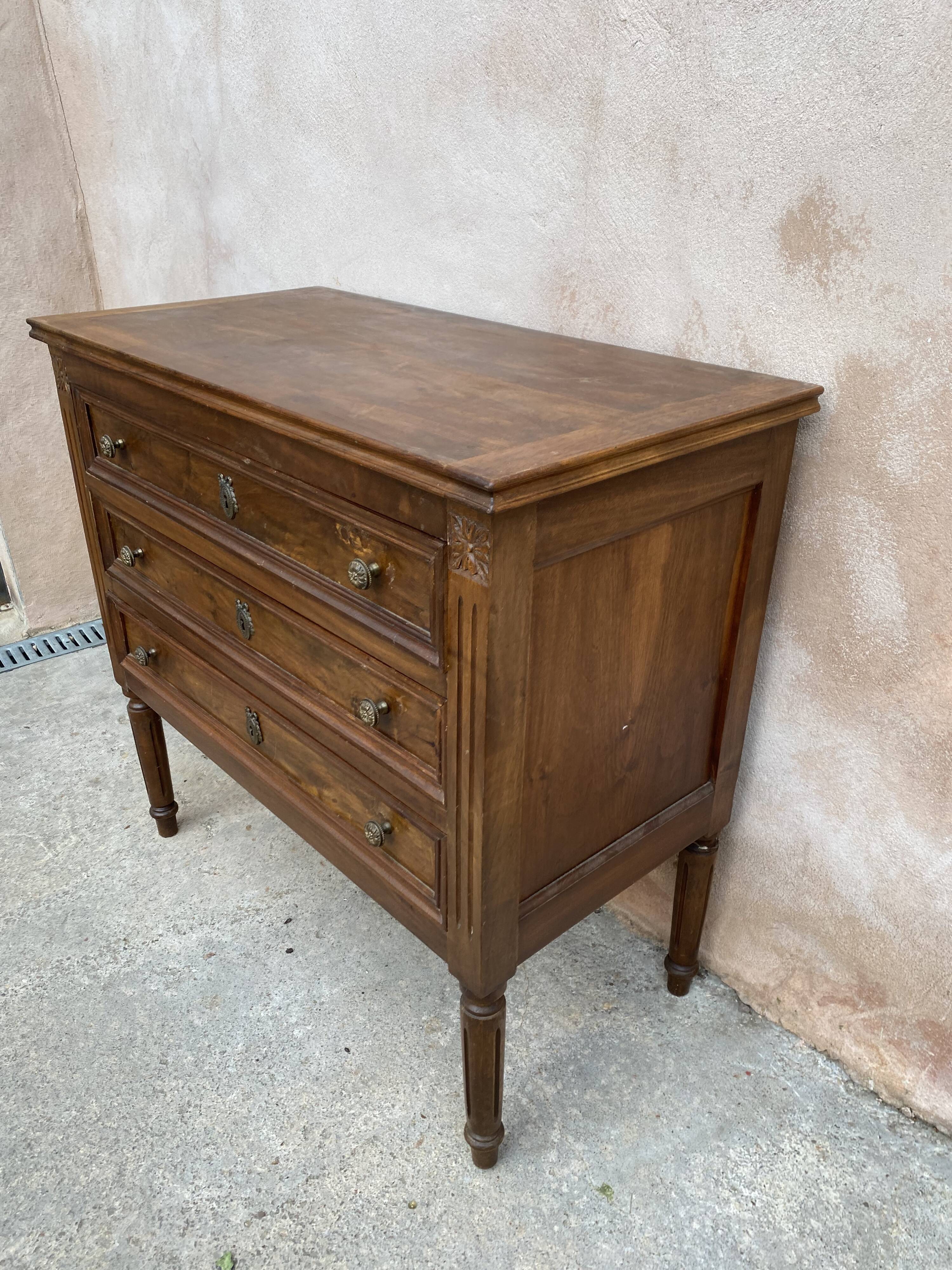 Antique chest of drawers