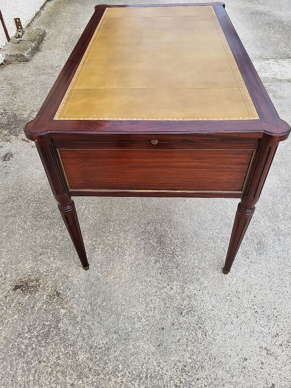 Bureau style louis XVl avec tablettes et 4 tiroirs