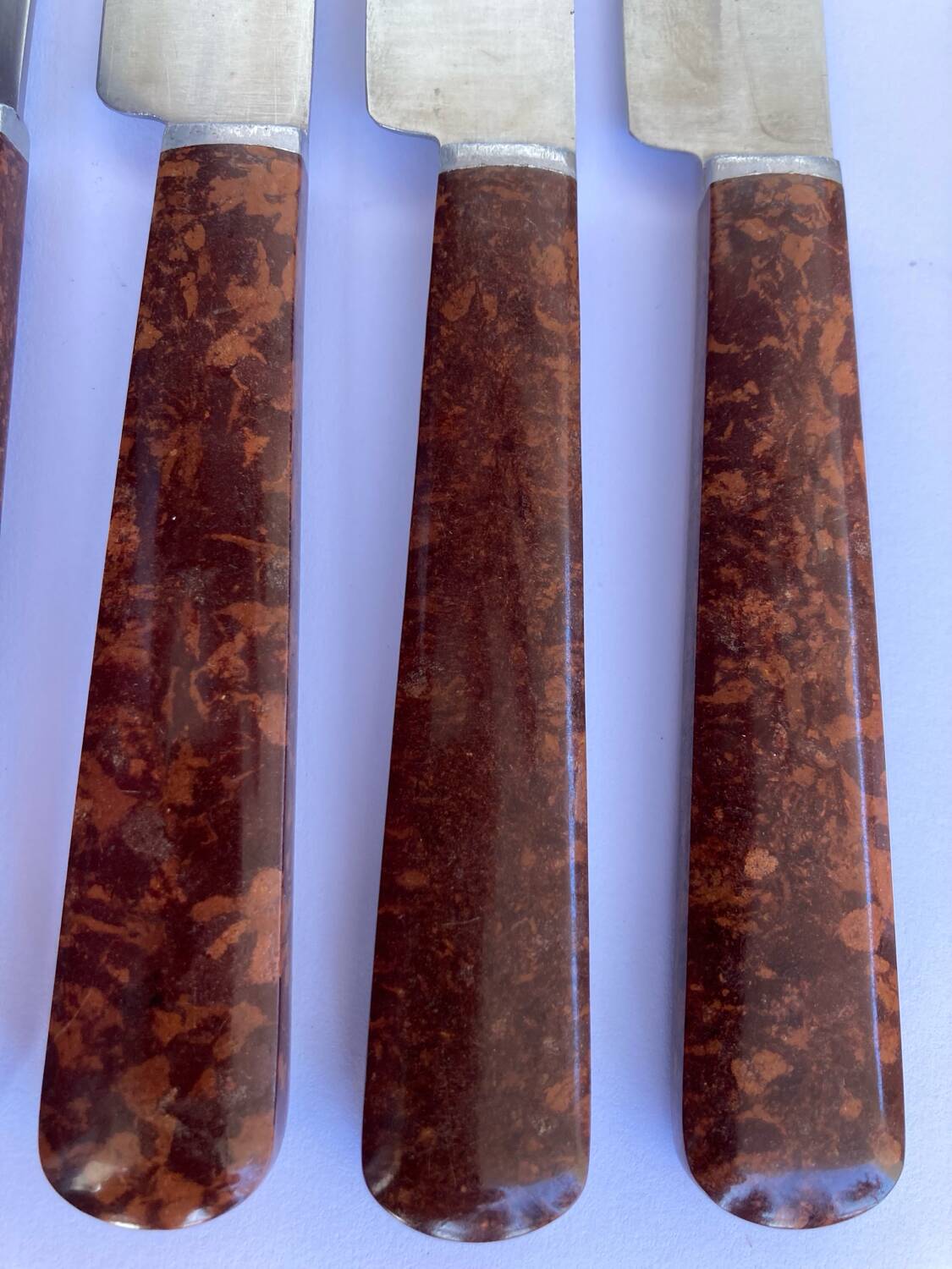 12 table knives stainless steel blade round ends / Bakelite handles with wood burl effect / 1950s