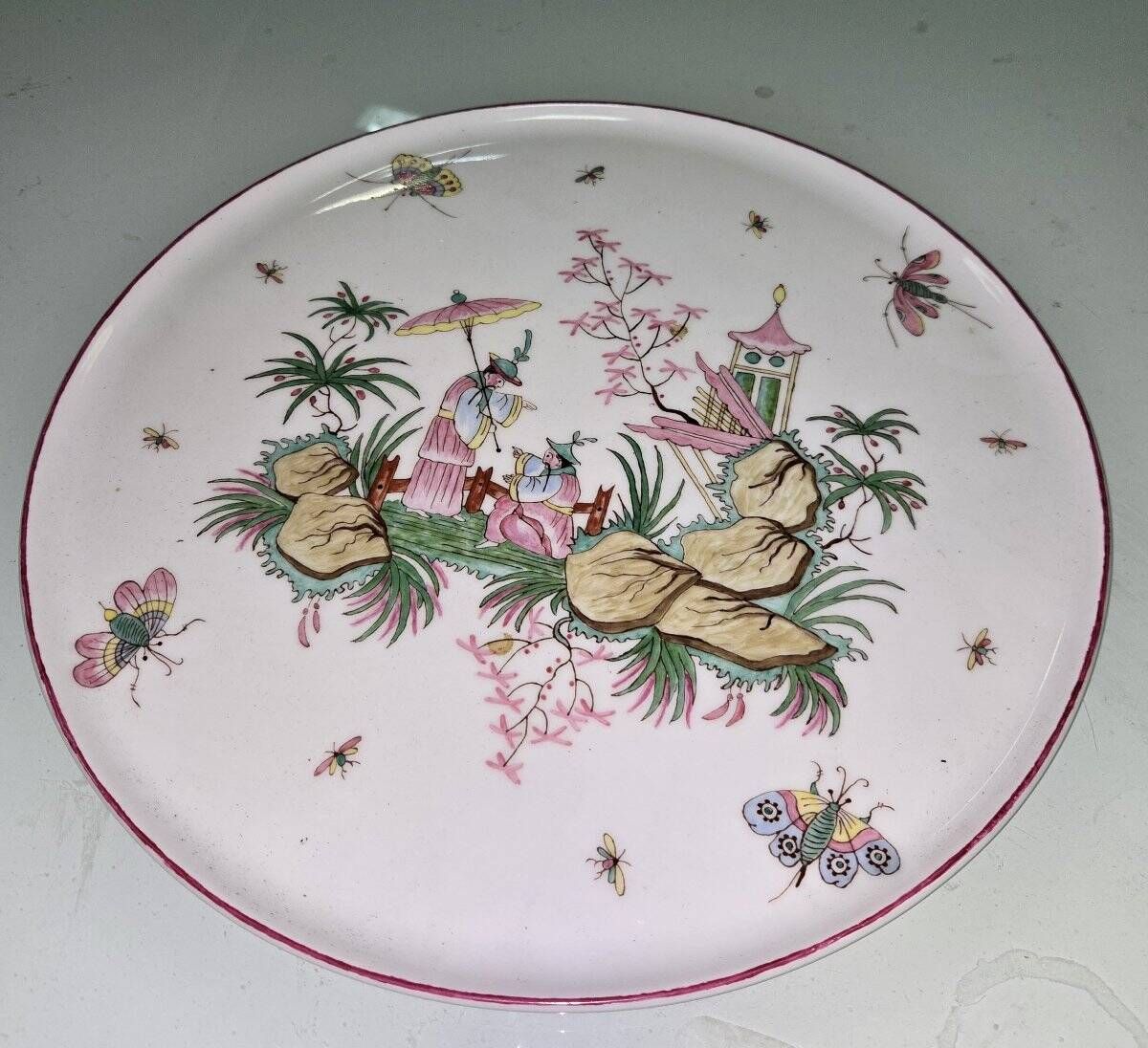 Grand plat en céramique a décors au chinois