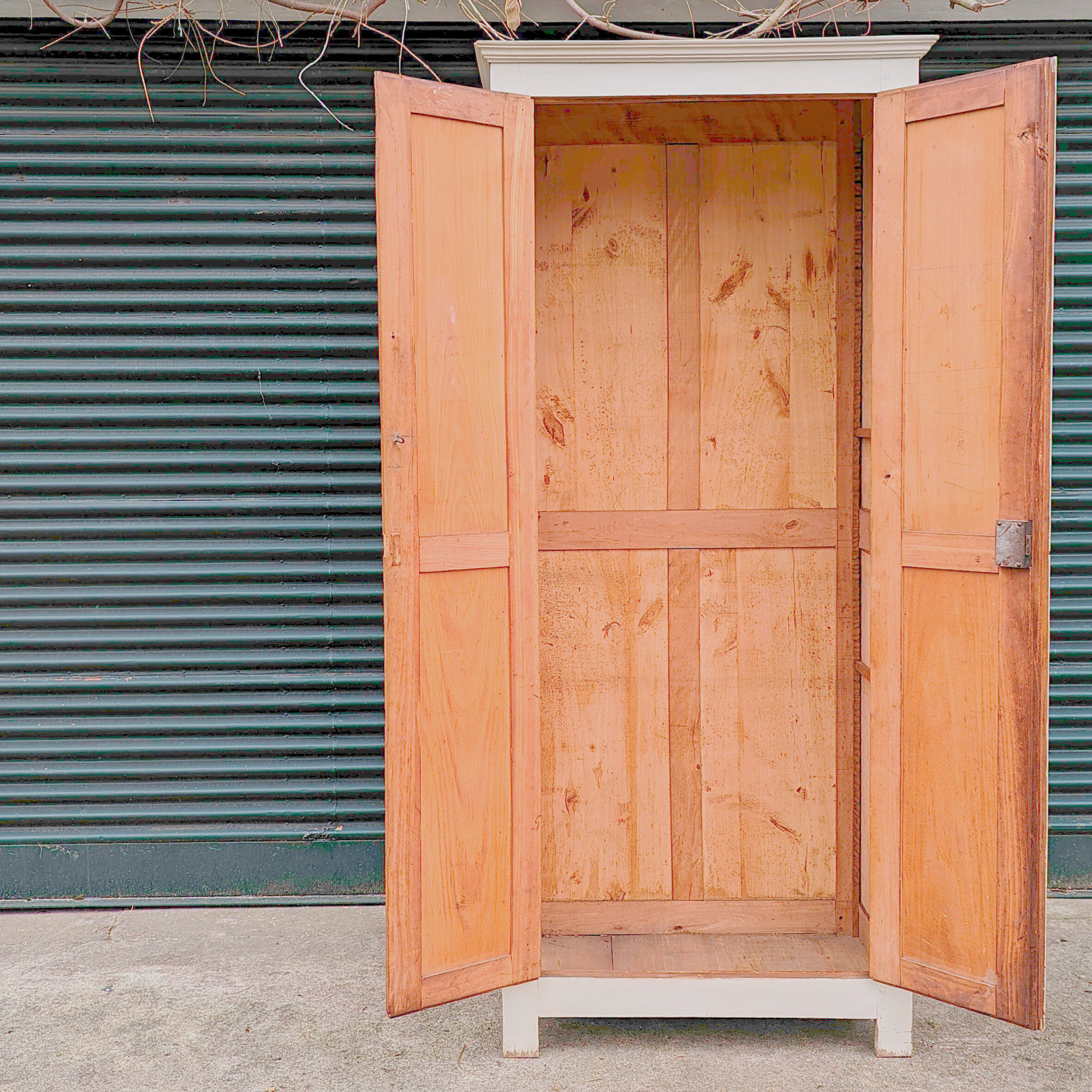 Armoire parisienne