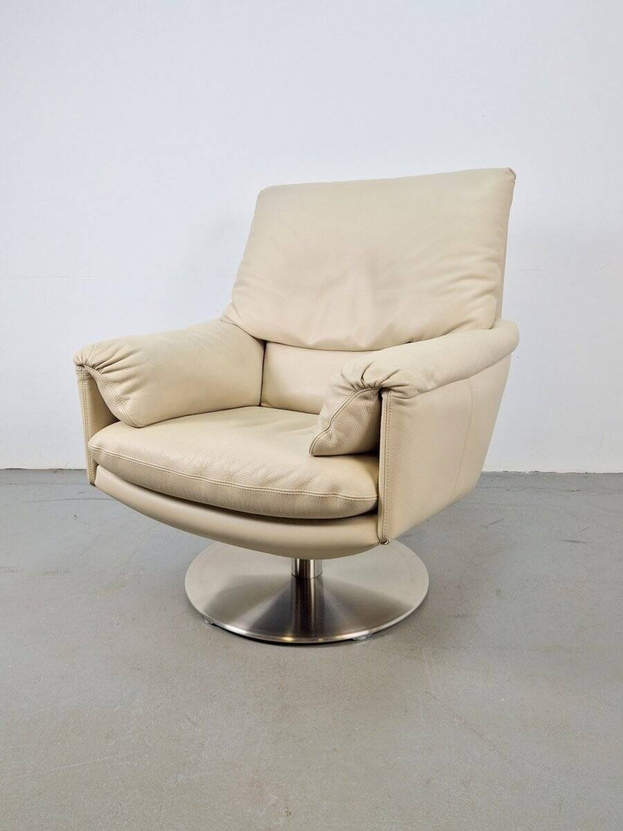 Fauteuil Cece pivotant en cuir de Leolux