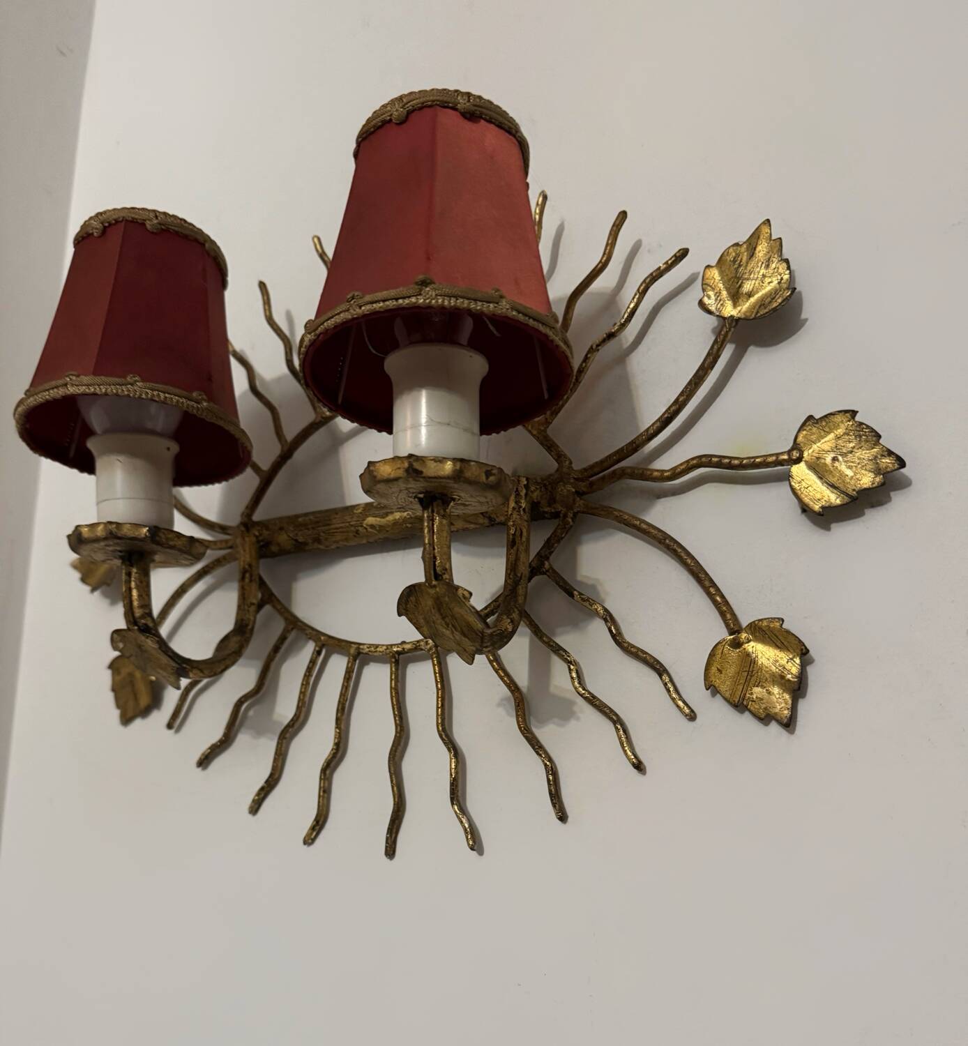 Applique soleil feuillage dorée années 60