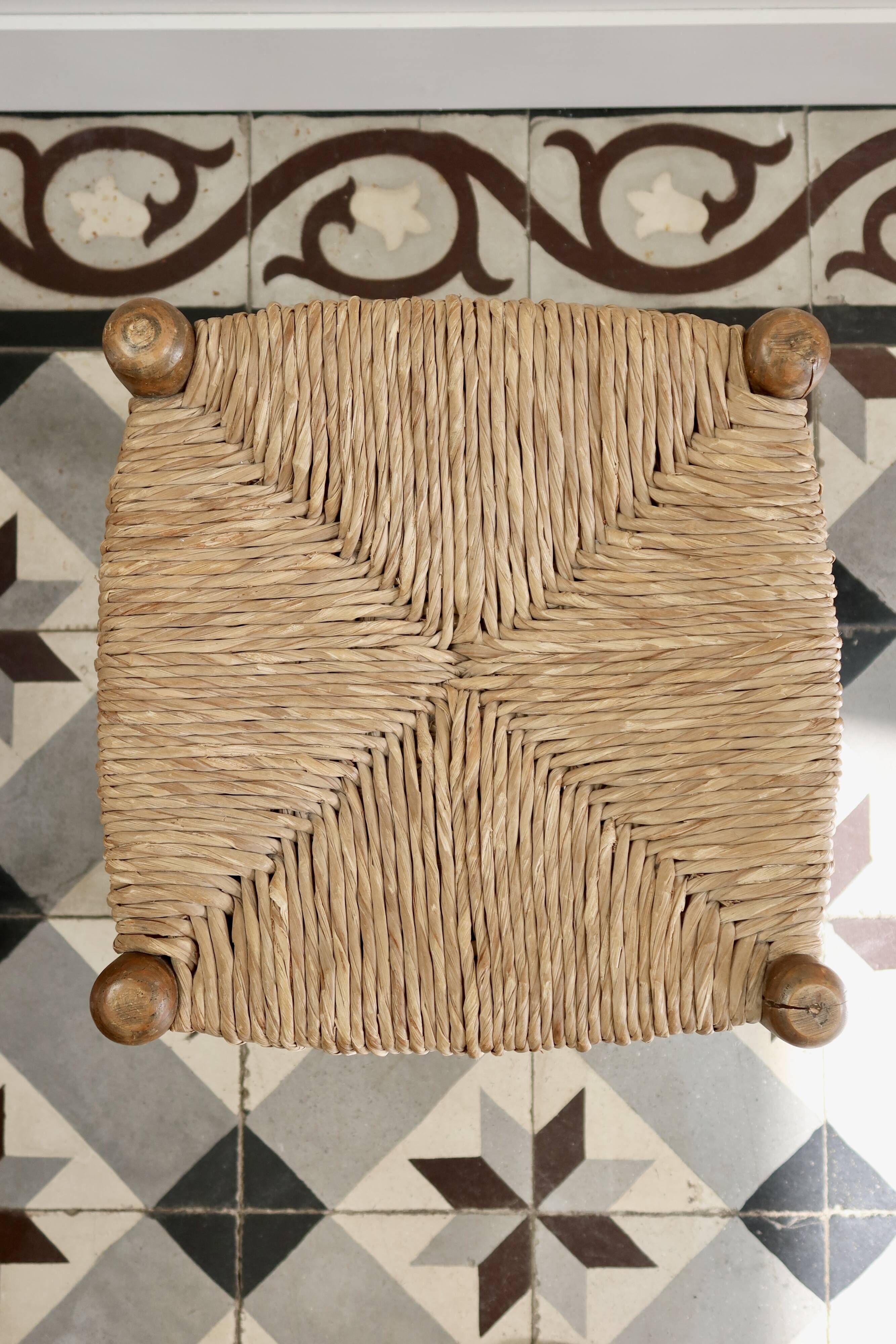 Vintage low stool in wood and straw – Woven straw seat