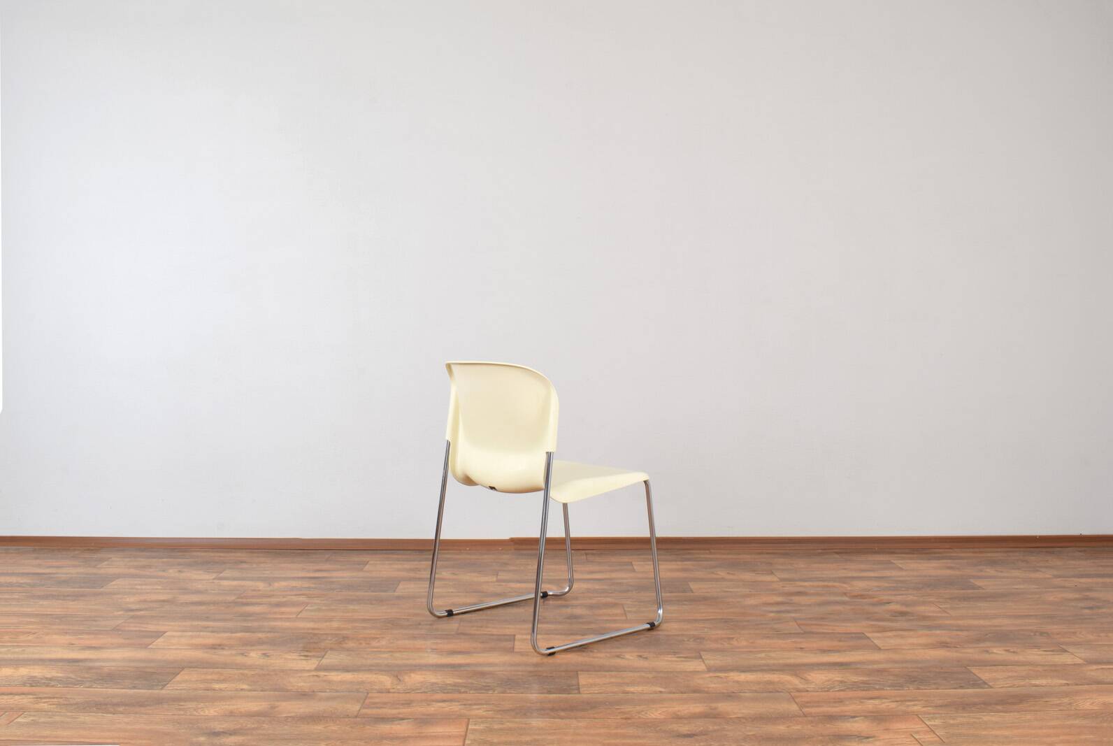 Chaise balançoire sm400k blanche par gerd lange pour drabert, ensemble de 4, années 1980.