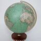 Globe terrestre vintage sur pied en bois, années 60