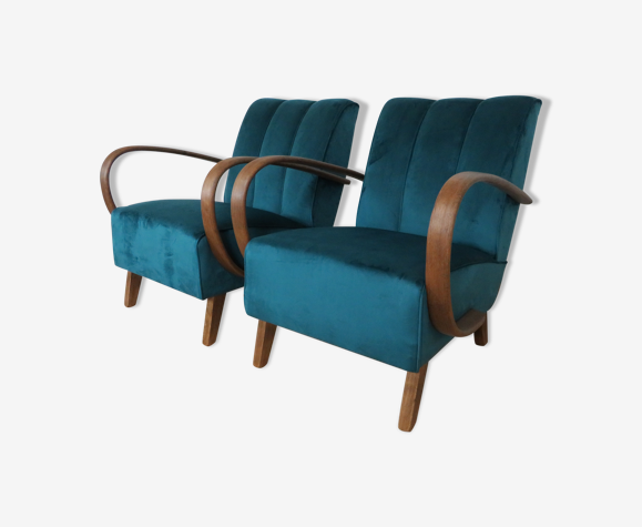Paire de fauteuils by Jindrich Halabala
