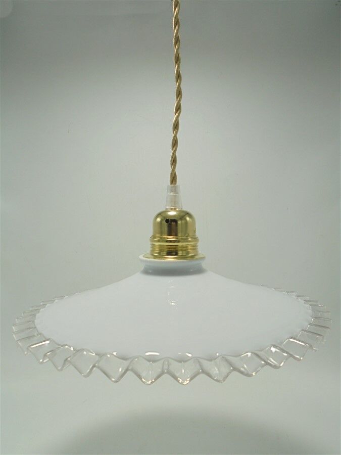 Toothed opaline suspension