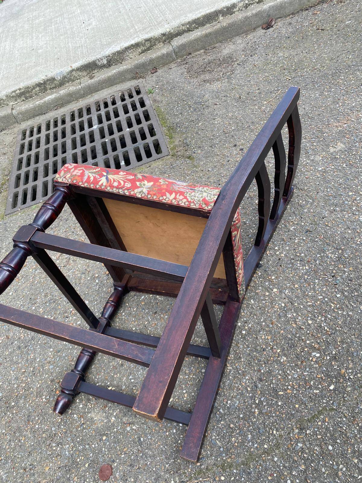 4 Henri II chairs in solid wood and floral burgundy fabric from the 19th century.