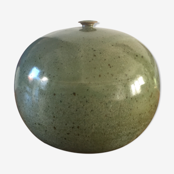 Green enamelled pot