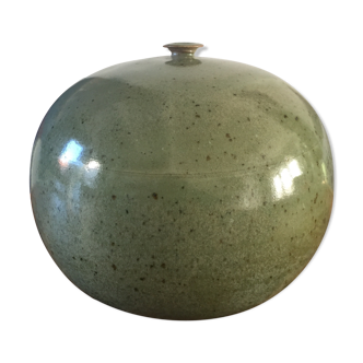 Green enamelled pot