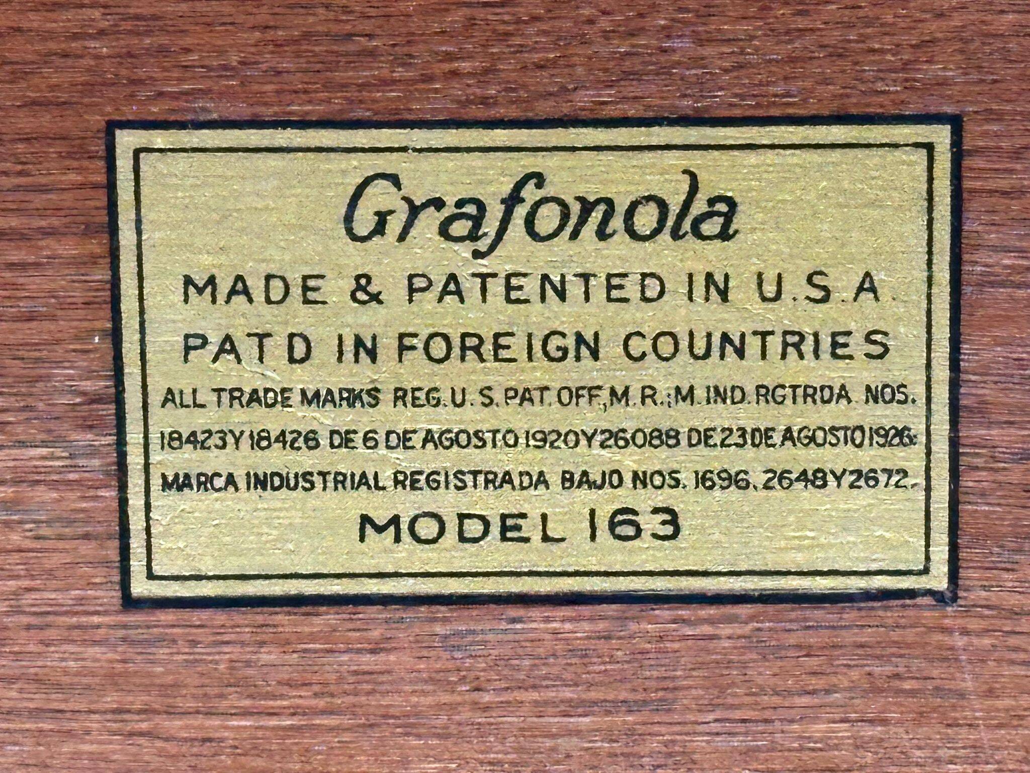 Columbia Gramophone (N37689)