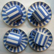 Set of 4 coffee cups and 4 saucers signed Sarreguemines, model FOX TROTT