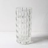 Vase à fleurs vintage en verre massif, lourd et transparent, pressé à la main / Italie / Années 1970