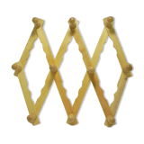 Accordion hooks