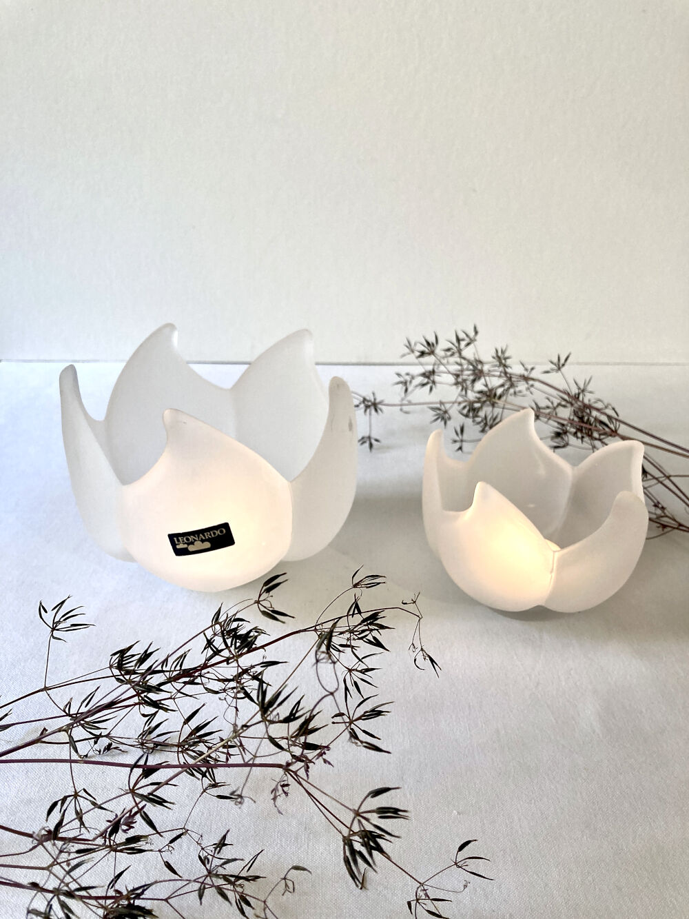 Pair of "Lotus" frosted glass candle holders – Leonardo