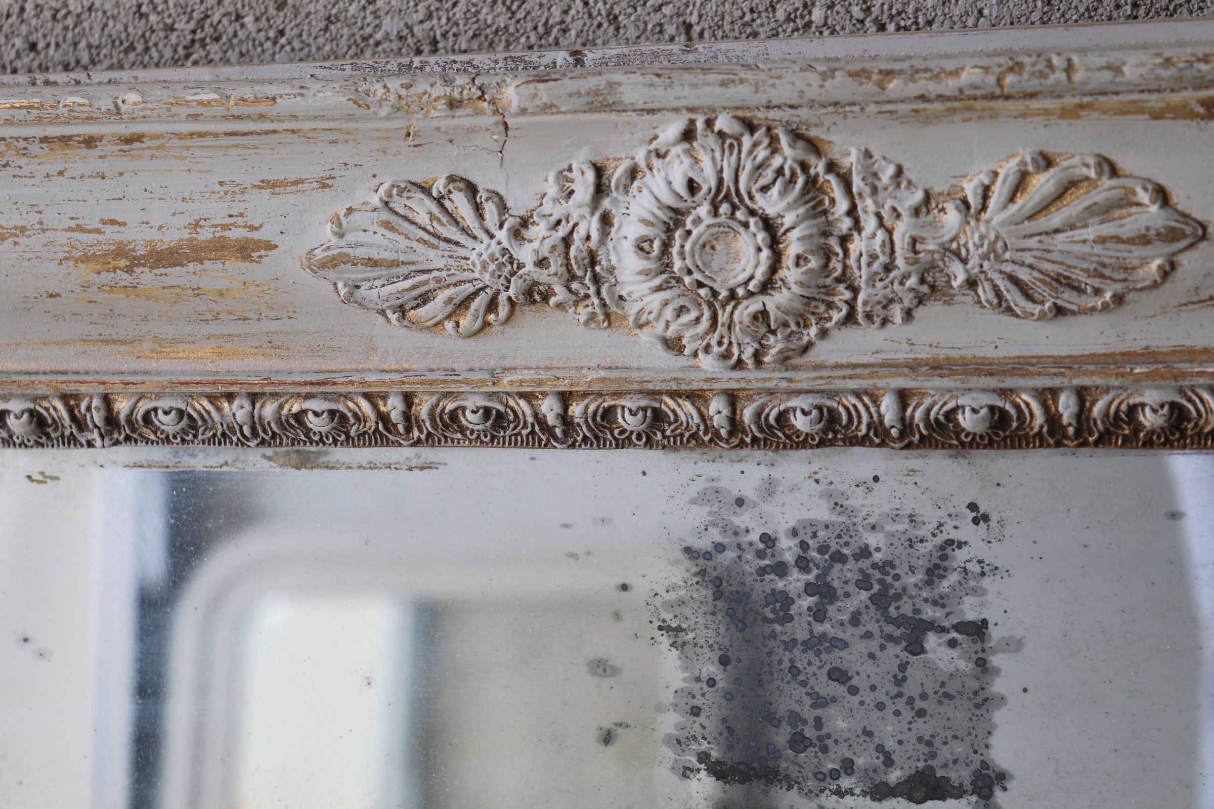 Large mirror early 19th old in patinated wood and mercury