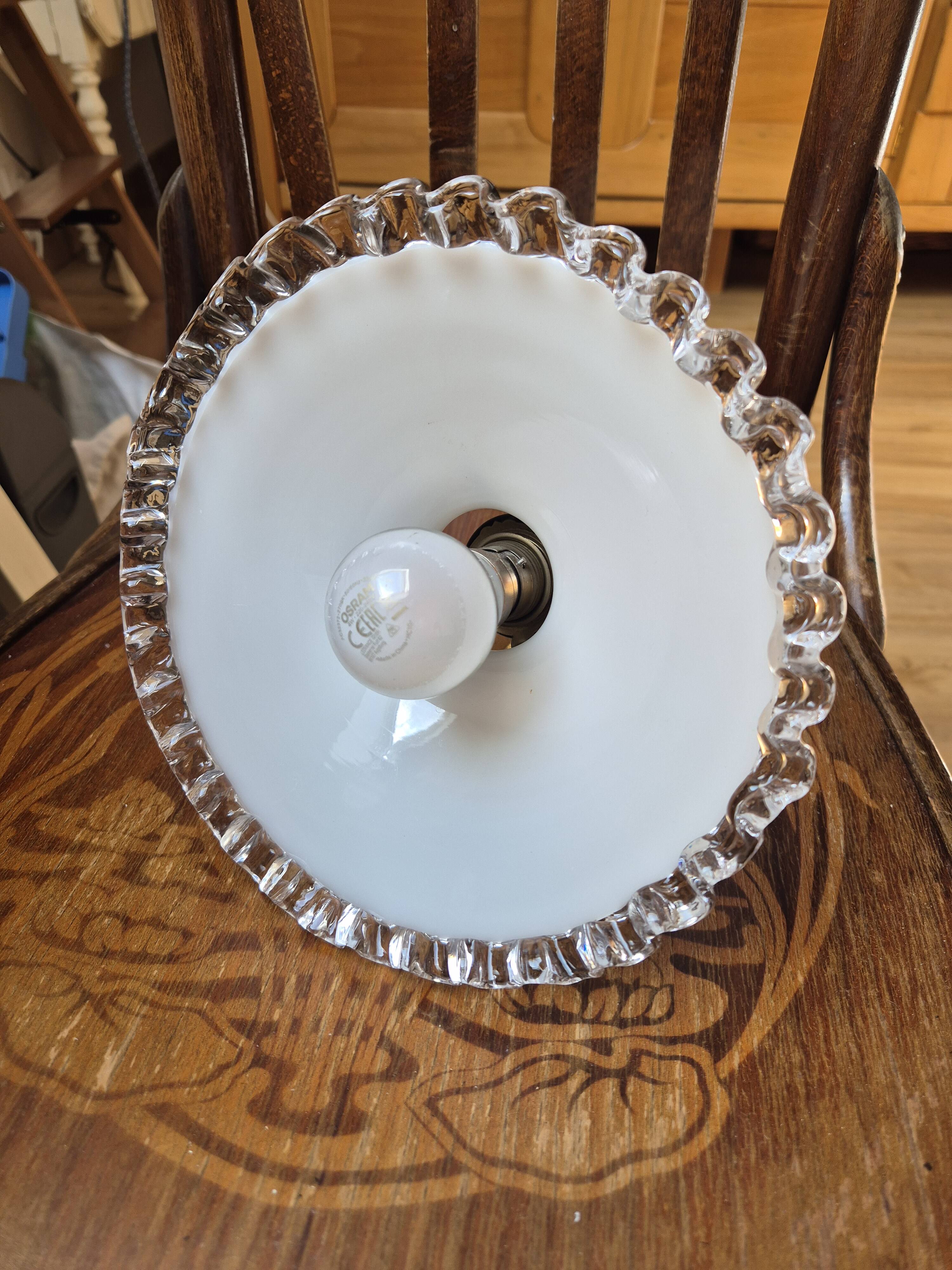 Antique wall light in lace opaline and brass.
