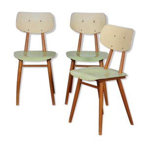 suite de 3 chaises produites
