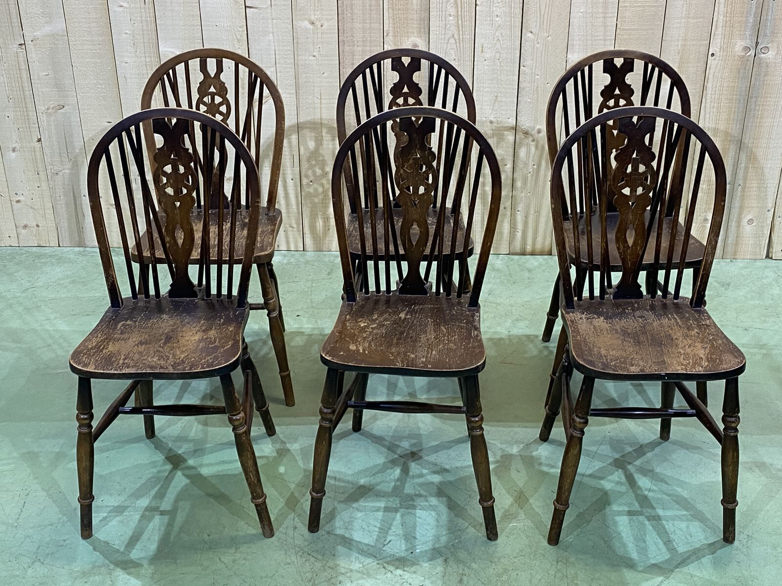 Série de 6 chaises bistrot anglaises en orme années 70