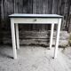 Ancienne table d’appoint en bois laqué blanc et formica vert d’eau