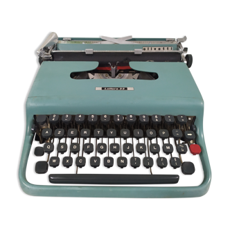 Old typewriter - lettera 22 - olivetti ivrea made in italy