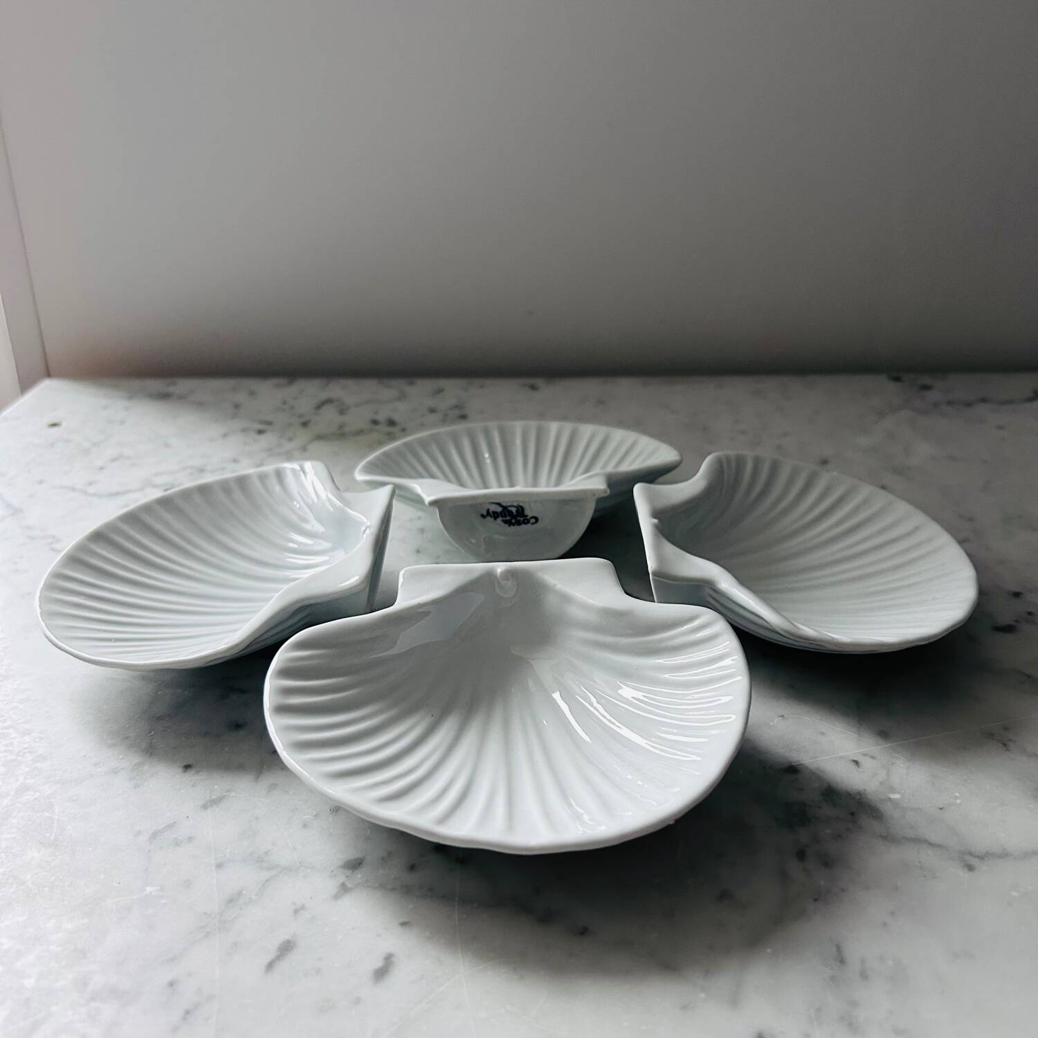 Set of 4 shell-shaped bowls