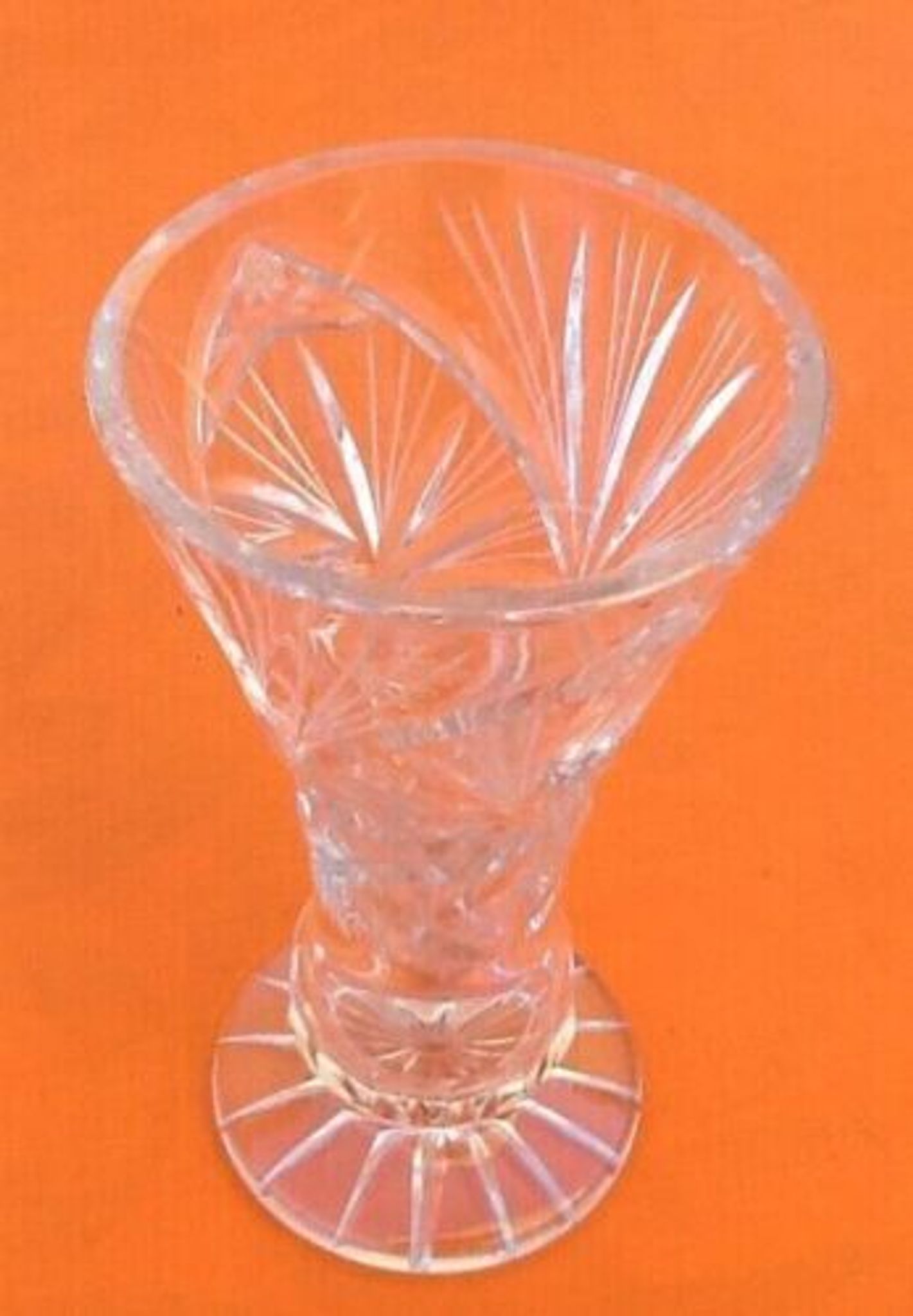 1970s vase cornet on pedestal crystal cut and chiseled