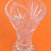 1970s vase cornet on pedestal crystal cut and chiseled