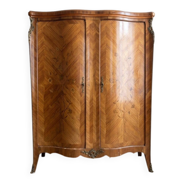 Armoire Louis XV en marqueterie florale et bronzes