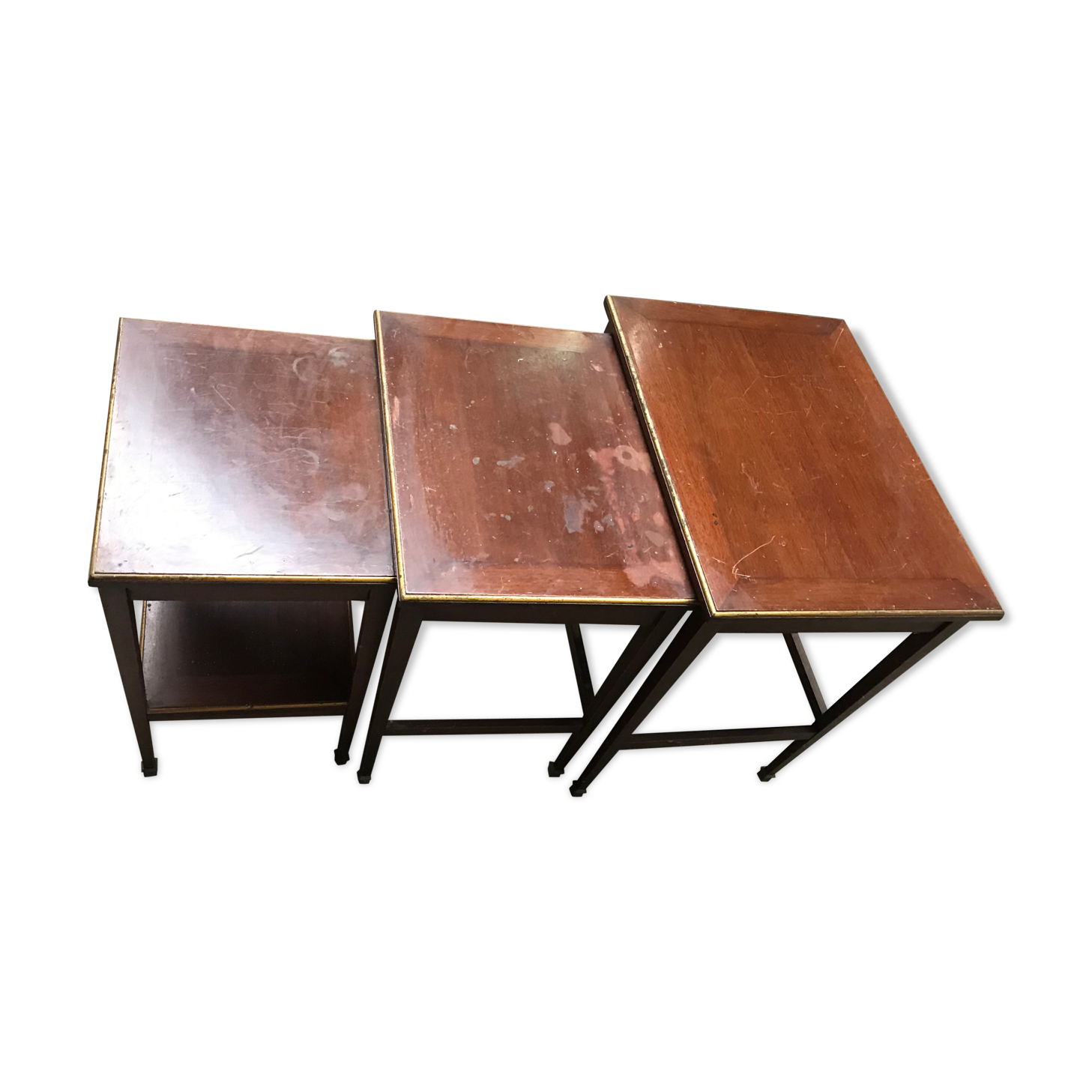 Brass-ringed mahogany gigognes tables