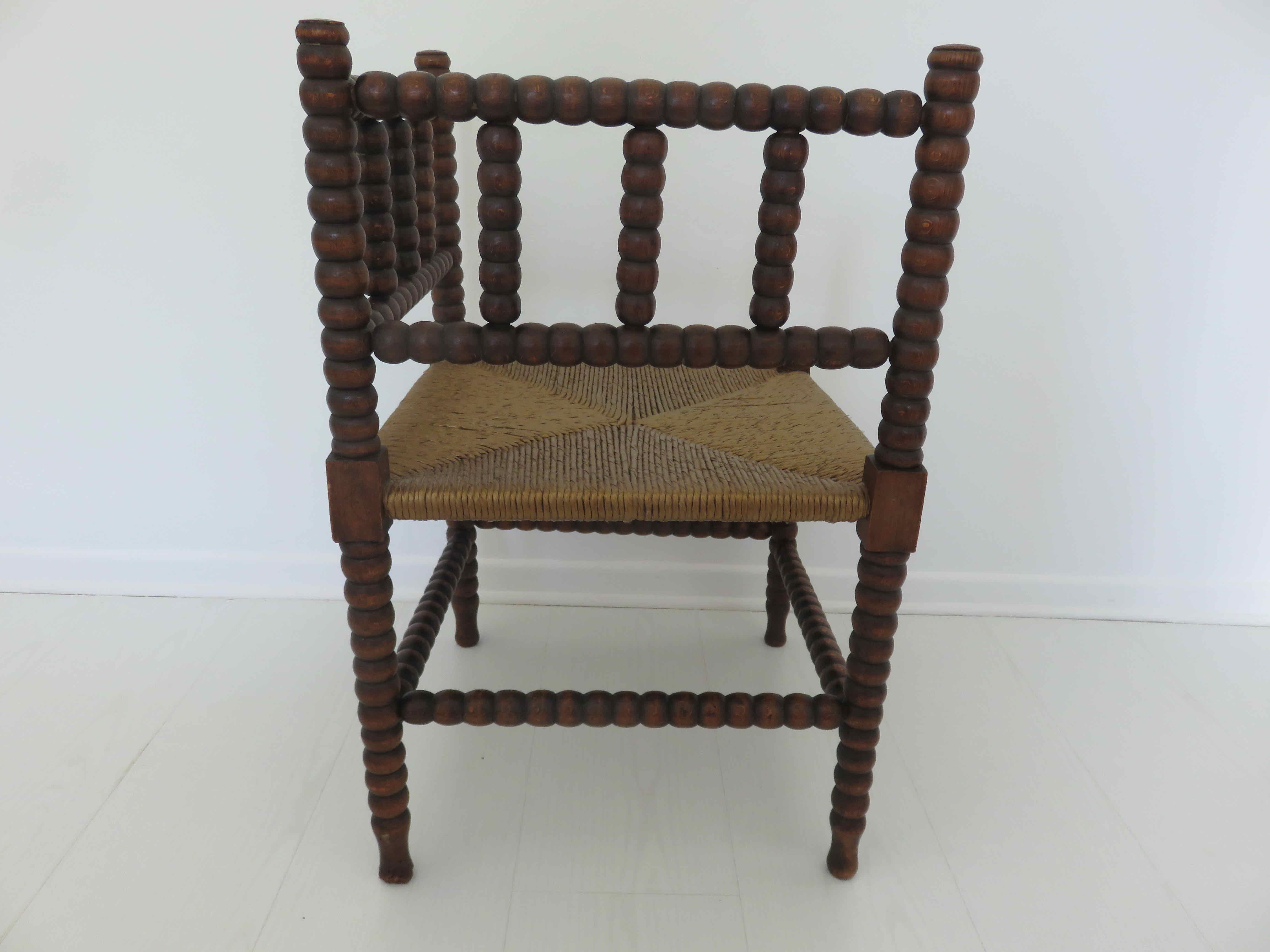 Corner chair in turned wood and straw