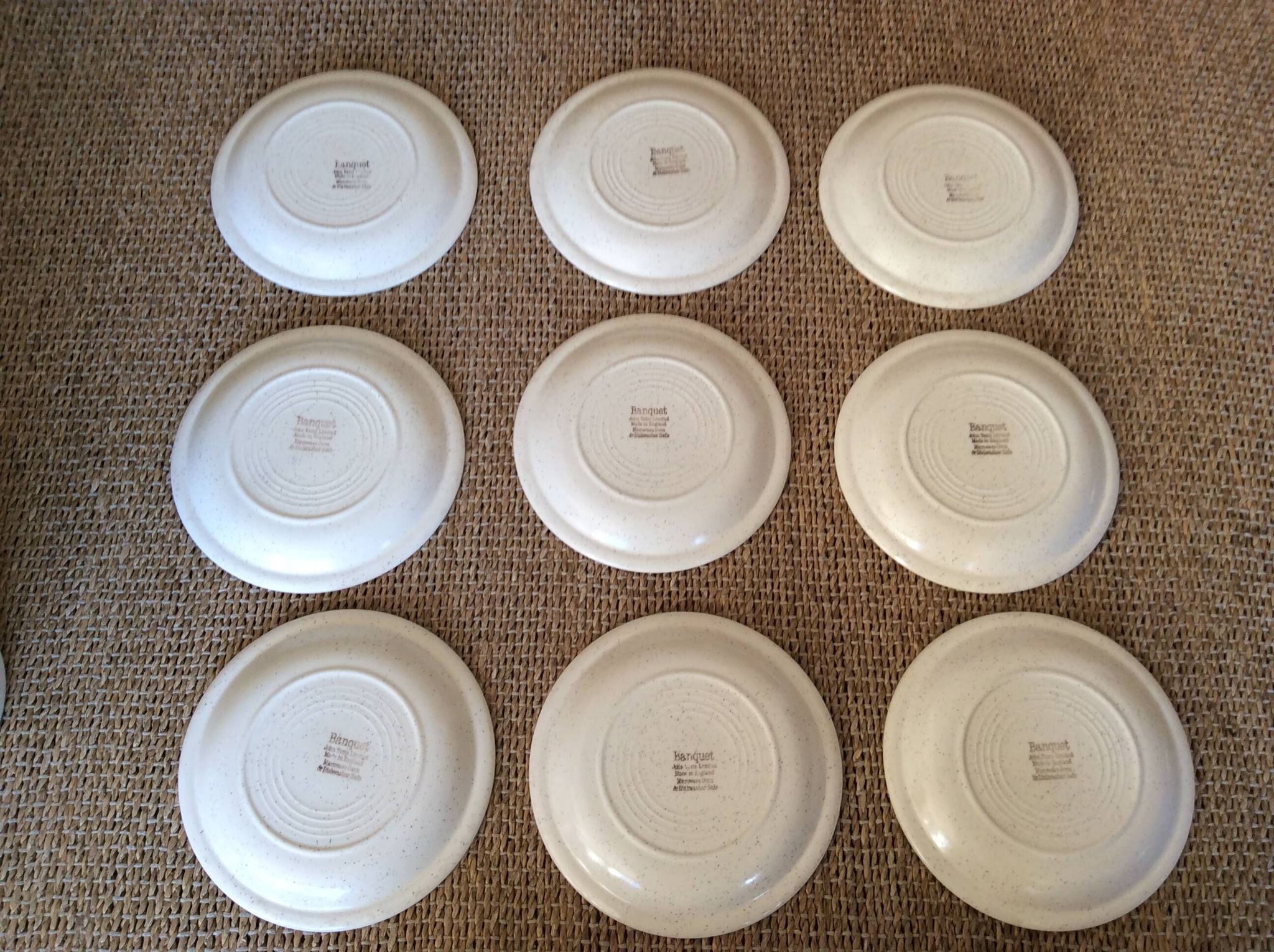 9 assiettes à dessert