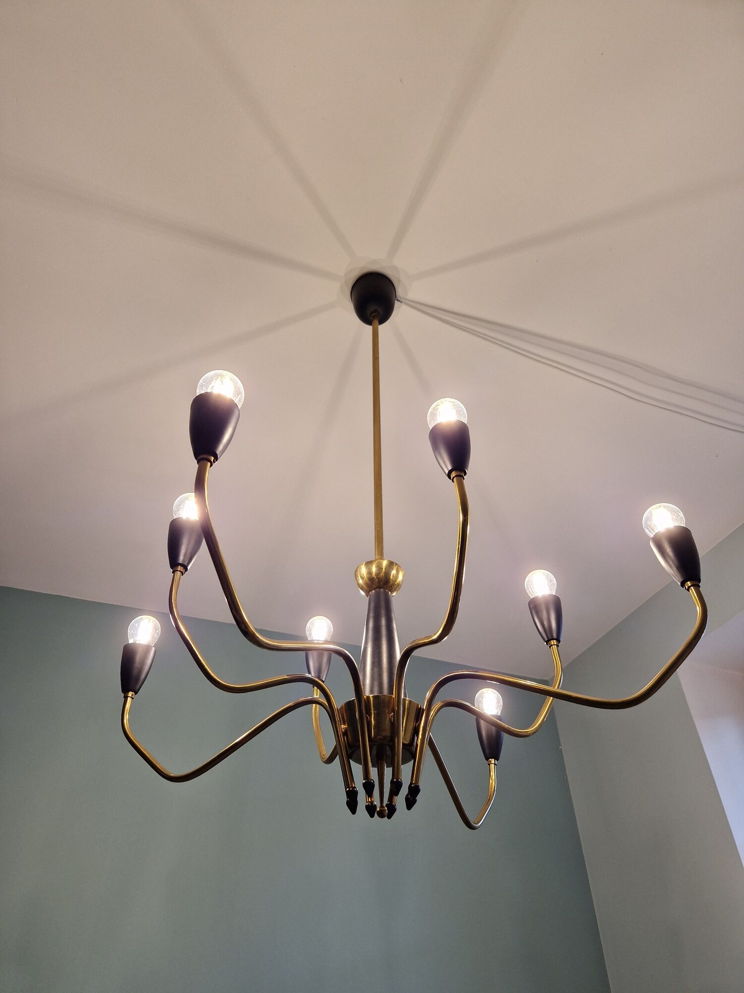 Spider chandelier in brass and black lacquered metal Italian design 1950s
