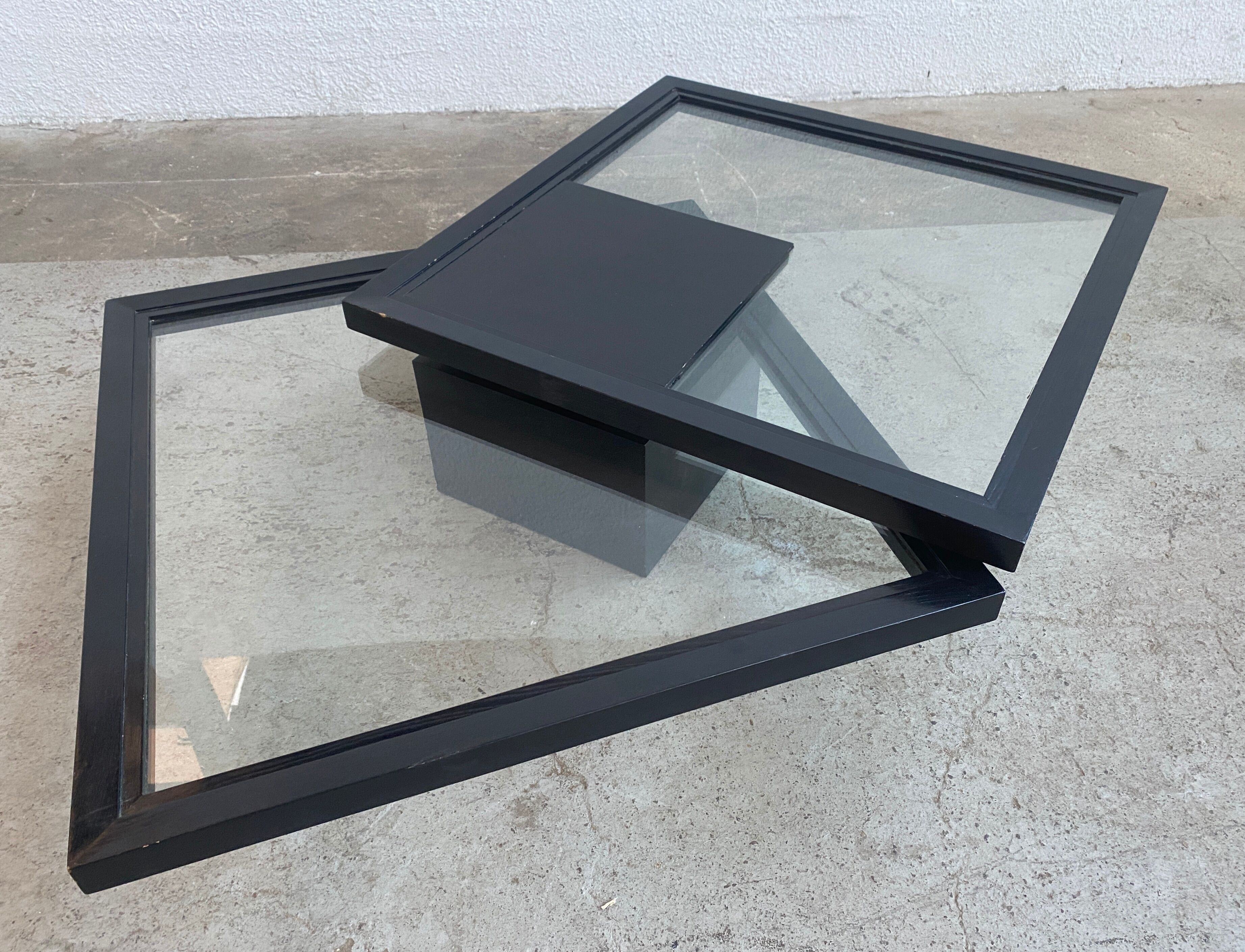 Coffee table with rotating top