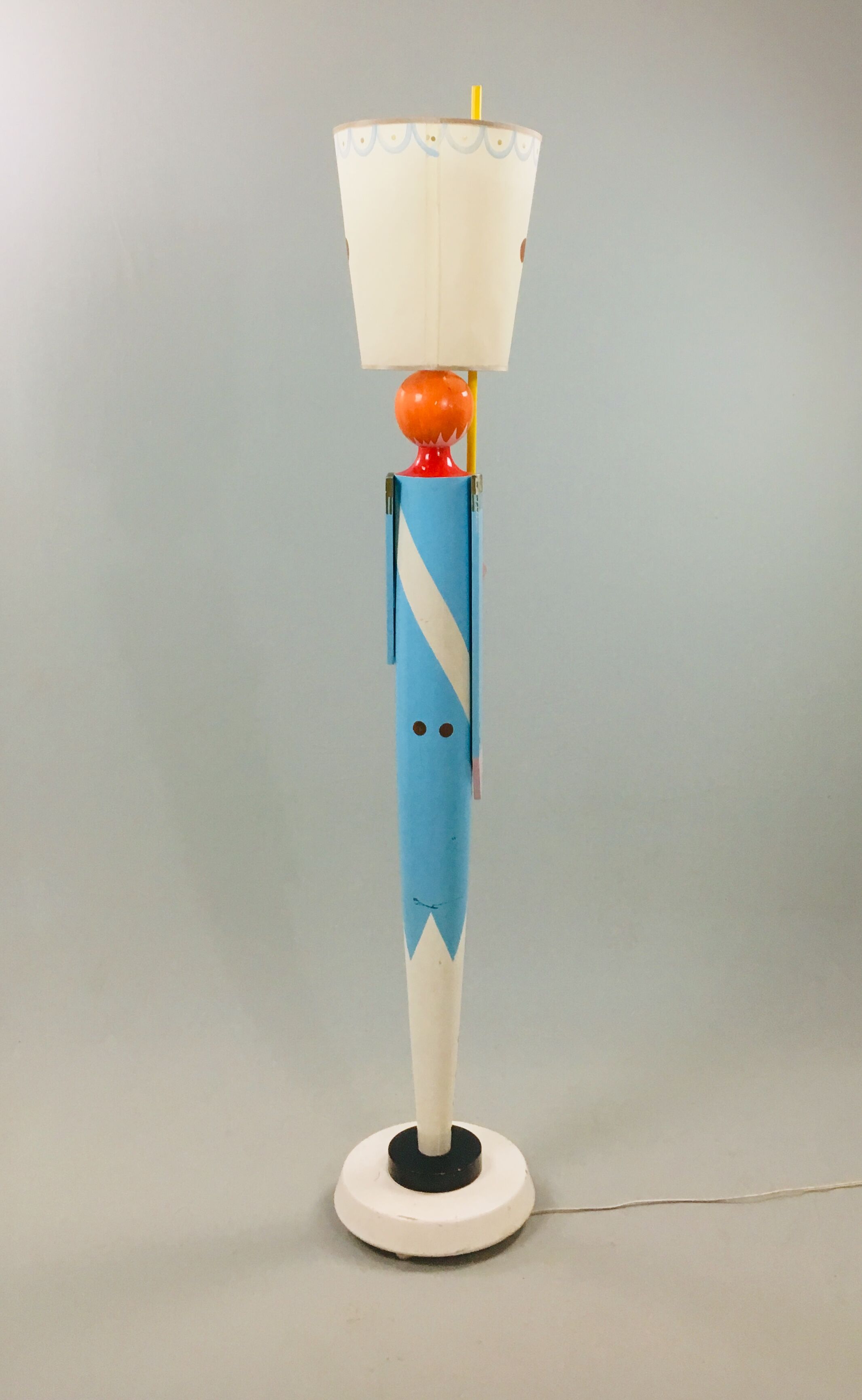 A soldier's lamppost by Suzanne Bonnichon