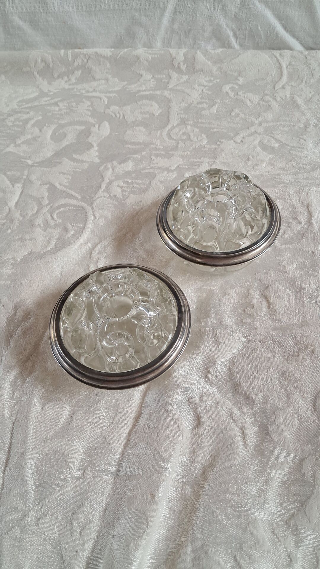 Pair of glass moulded flower vases and silver-plated metal – Art Deco style