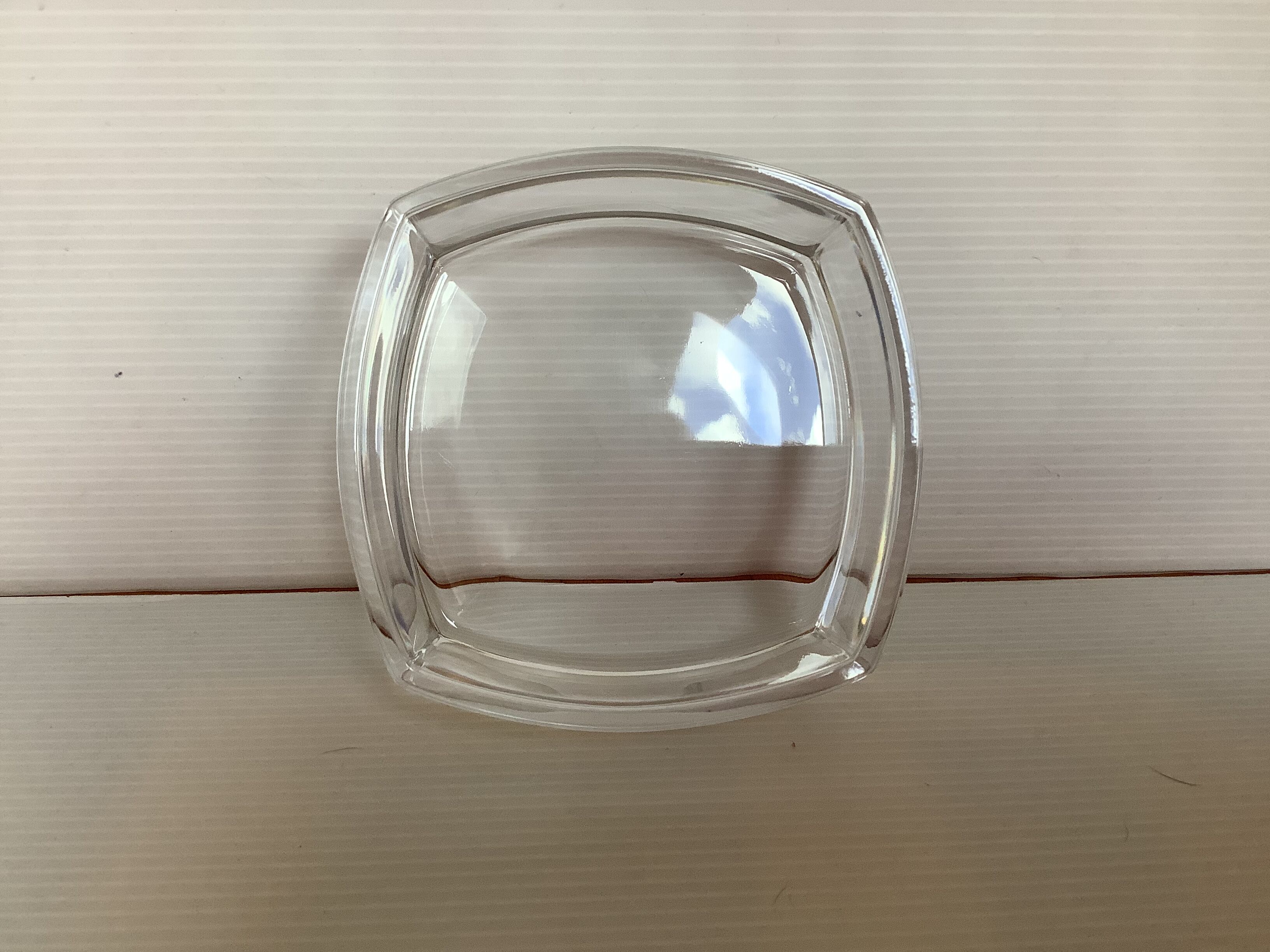 Box with an Arques crystal cat