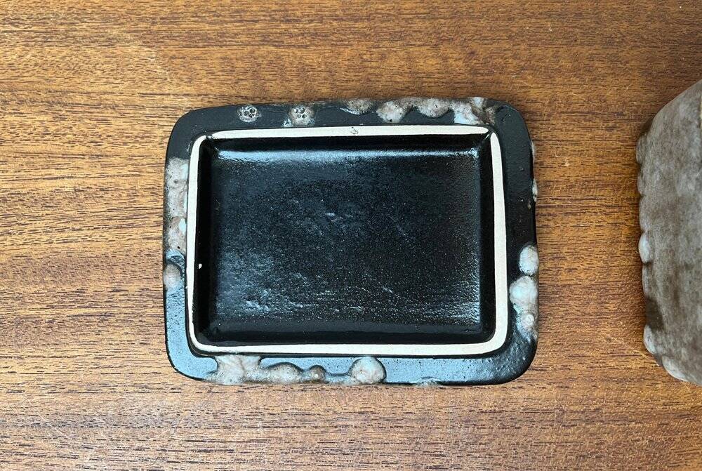 West German pottery box, fat lava WGP from the mid-century with lid, 1960s.