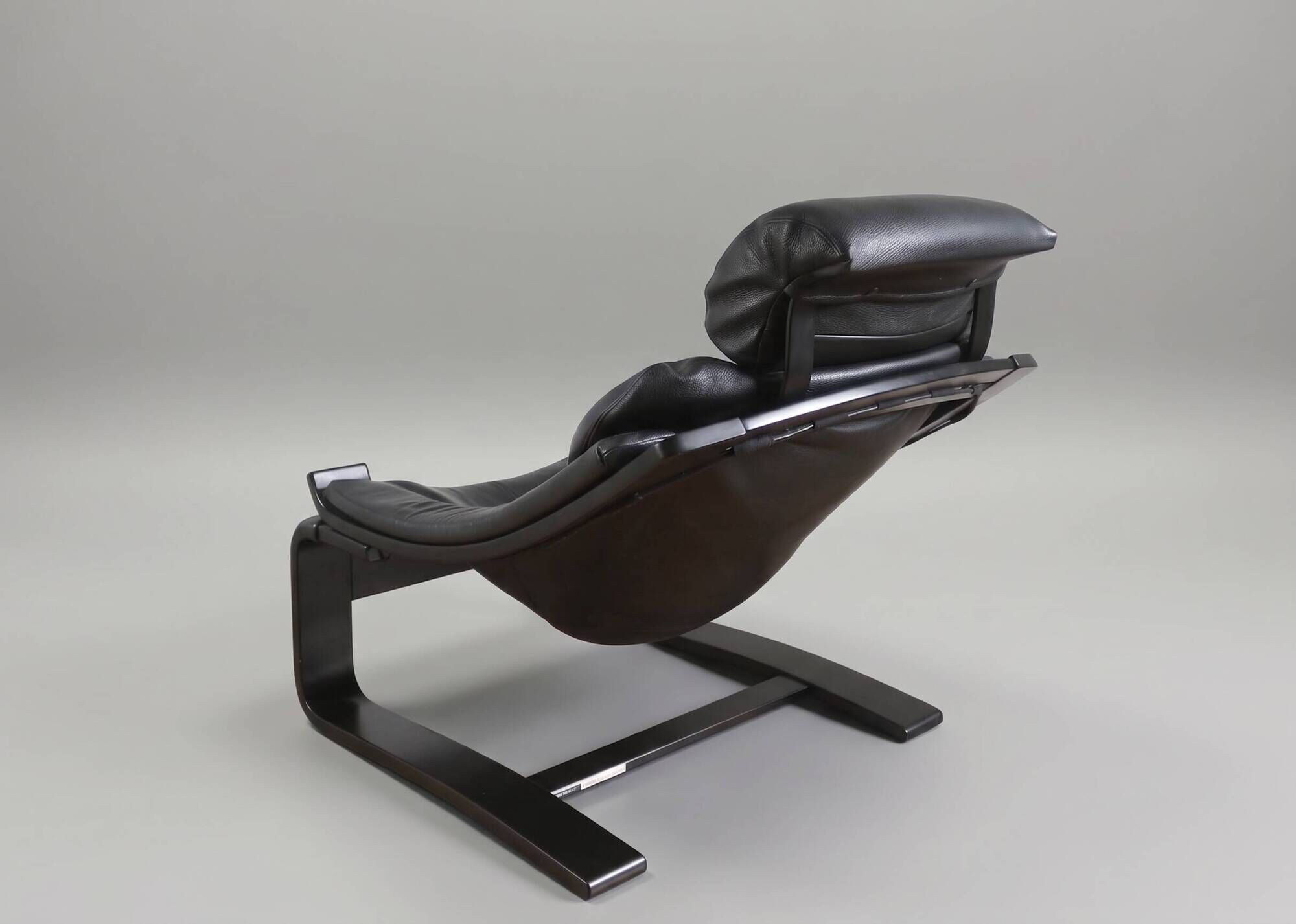 "Lounge chair 'Kroken' by Åke Fribyter for Roche Bobois — Black leather"
