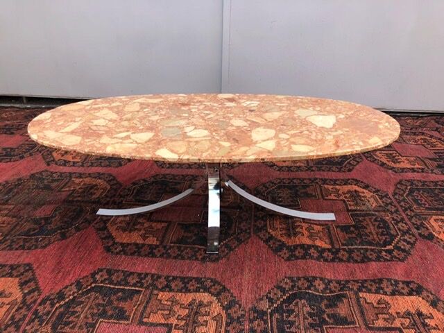 Coffee table in pink marble 1970