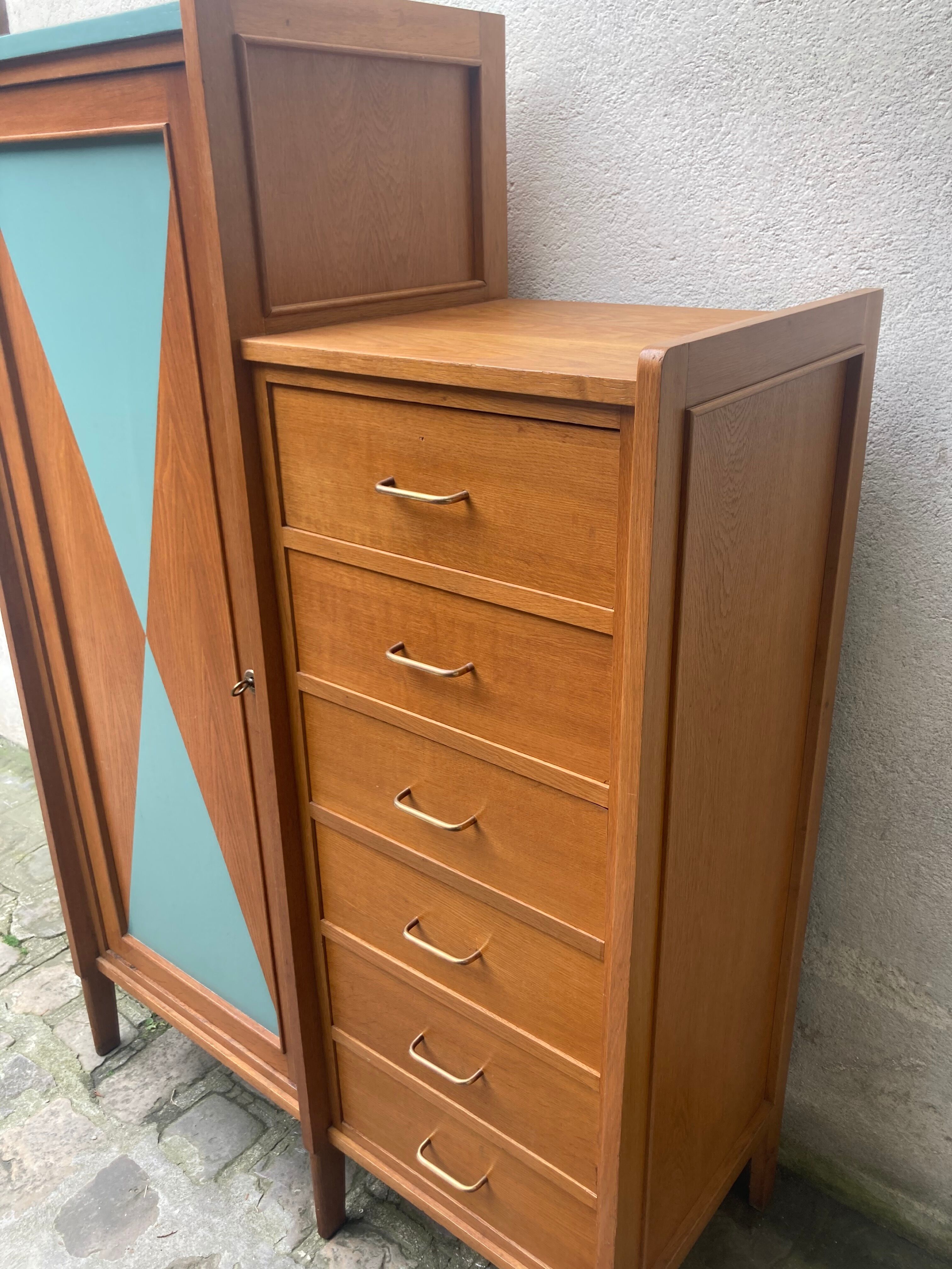 Asymmetrical cabinet