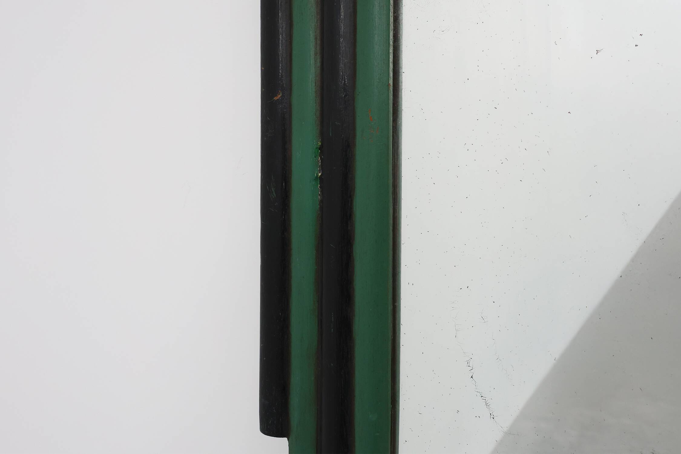 French Art Deco mirror in green carved wood, 1930s