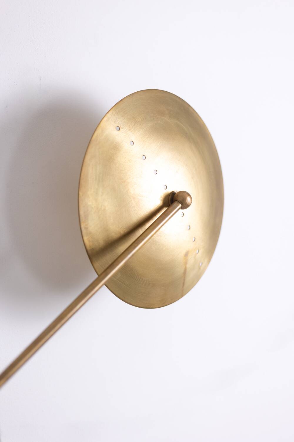 6-light wall sconce in patinated brass, contemporary work