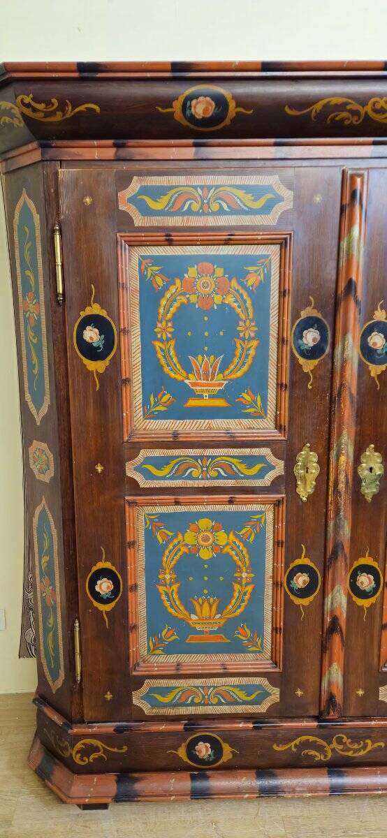 Armoire Alsacienne à décor floral peint polychrome – style Louis XIV – XIXème s.