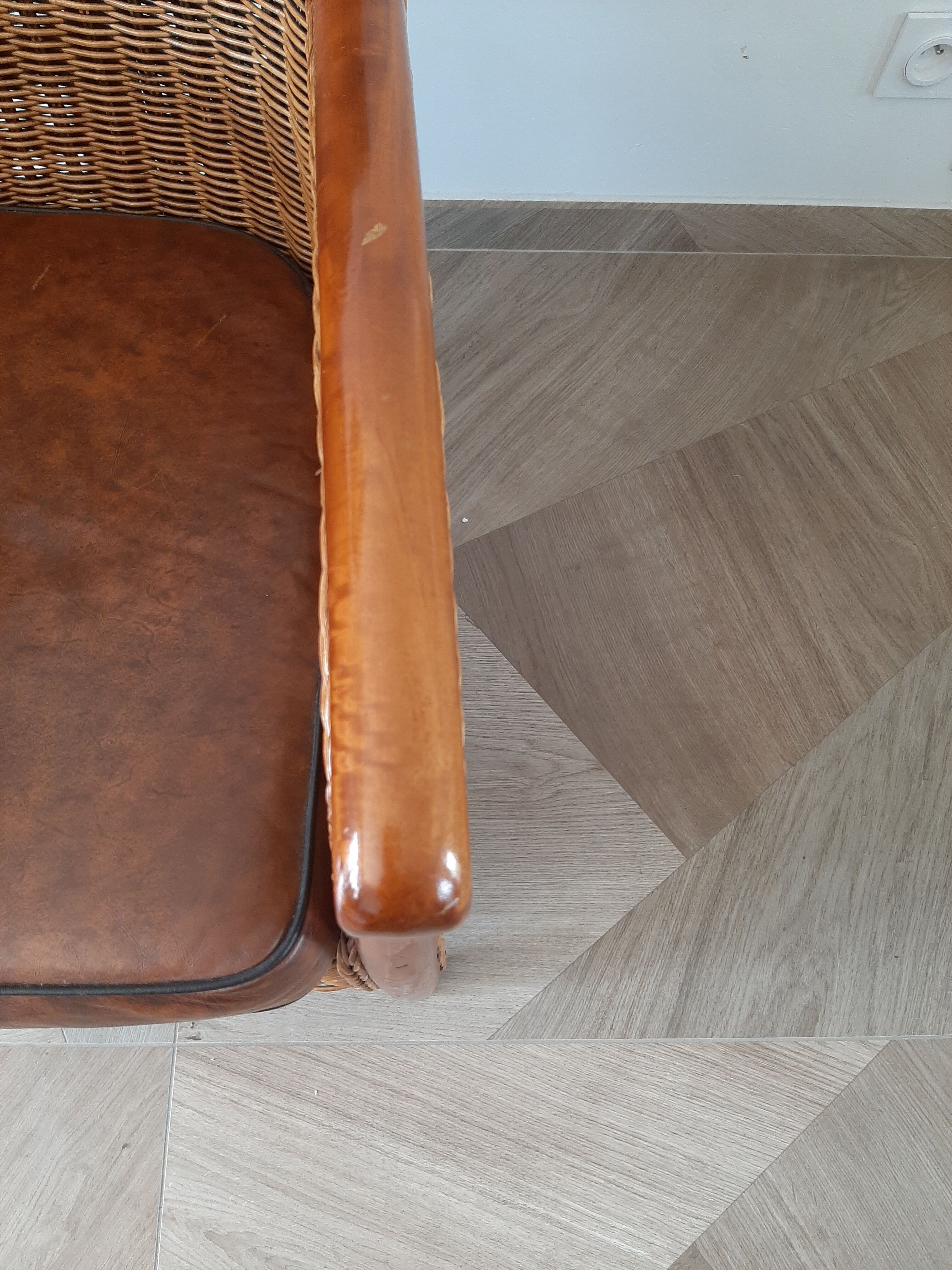 Armchair in woven rattan and exotic wood